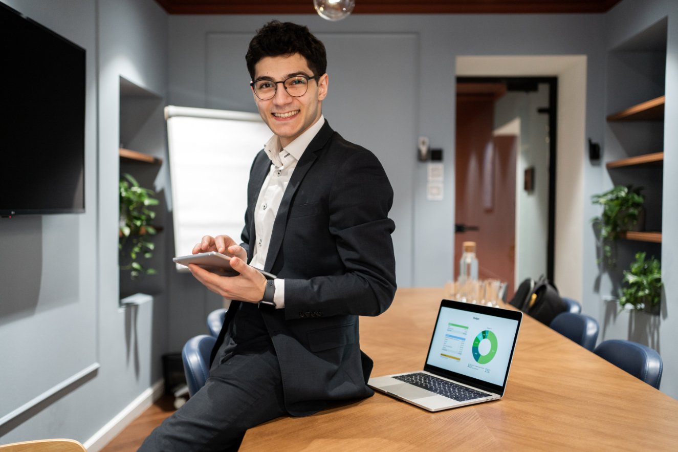 Male Manager Works In The Office In A Business Sui 2HE2AY4 1