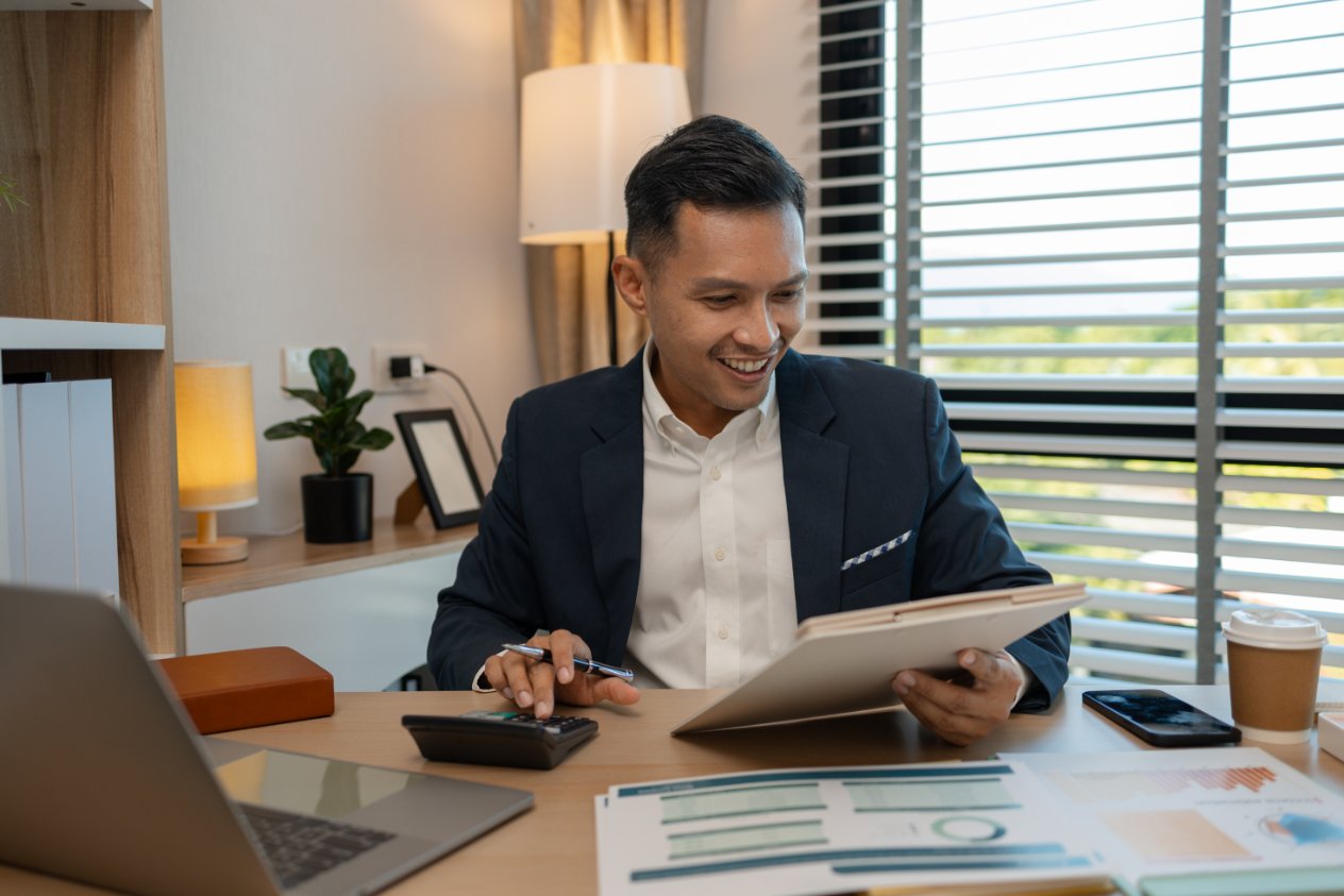 Middle Aged Professional Businessman Wearing White MTECQPT 1